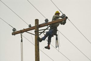 electrical injury in Massachusetts lineman reparing the wires
